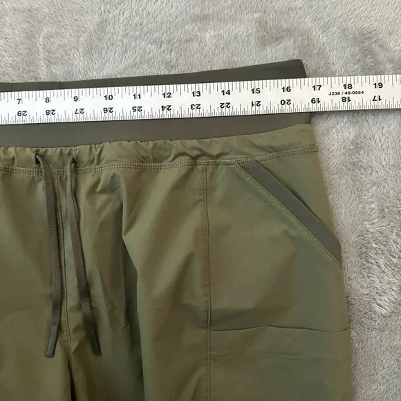 Title Nine Zephyr Ultralight Explorer Shorts Women's Large Green - Picture 5 of 6